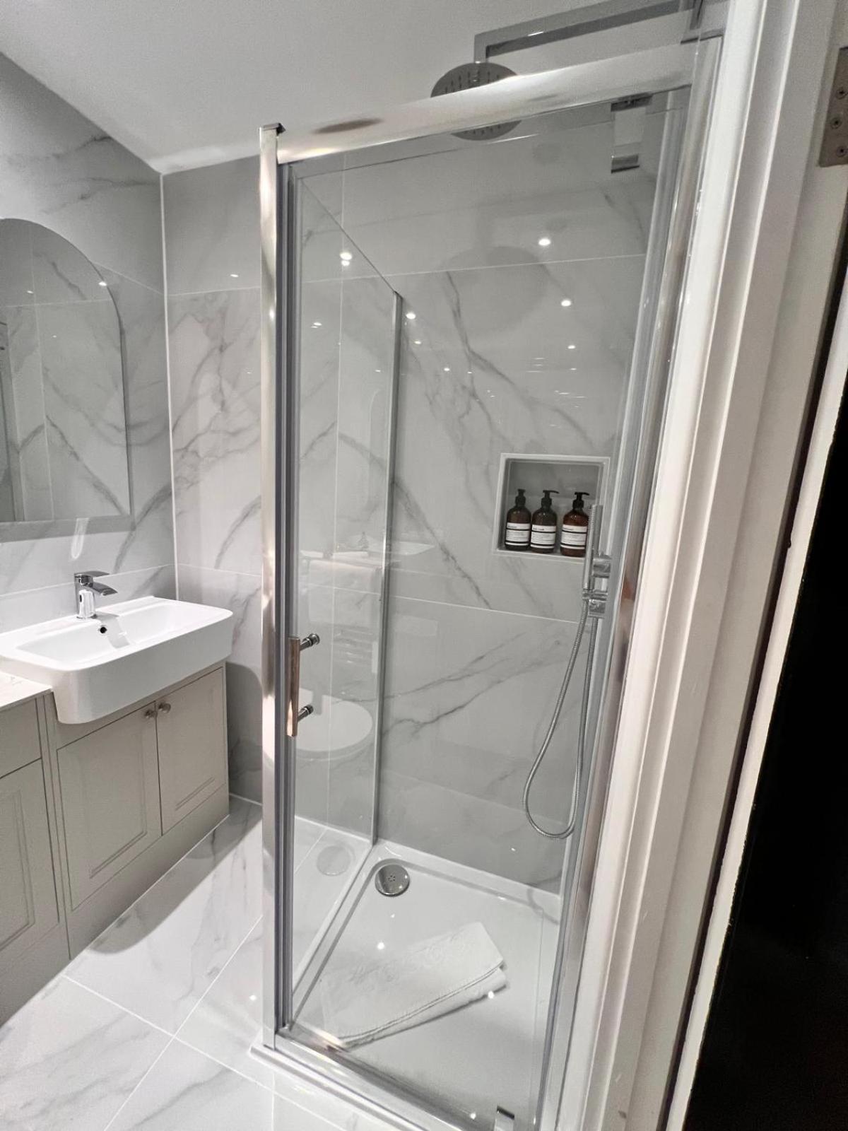 Elegant 1 Bedroom Flat Near Harrods Лондон Экстерьер фото