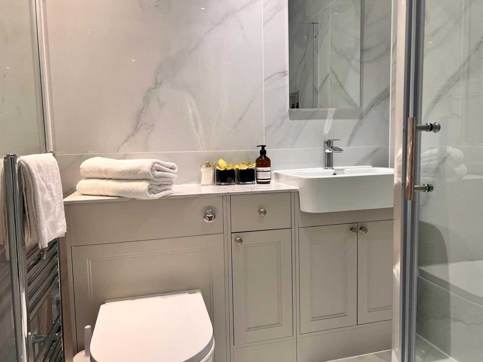 Elegant 1 Bedroom Flat Near Harrods Лондон Экстерьер фото